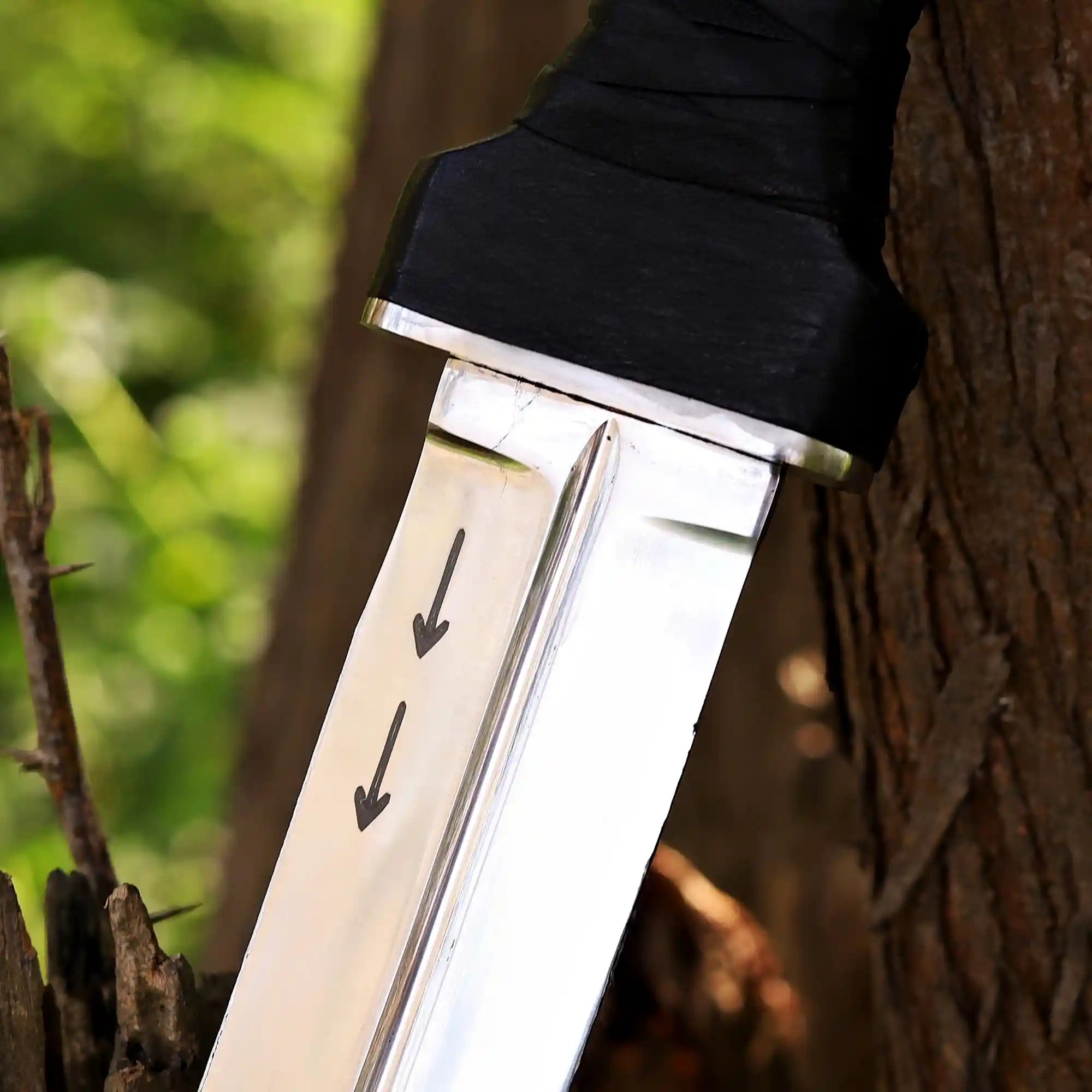 Handmade High Carbon Steel dagger crafted by artisans