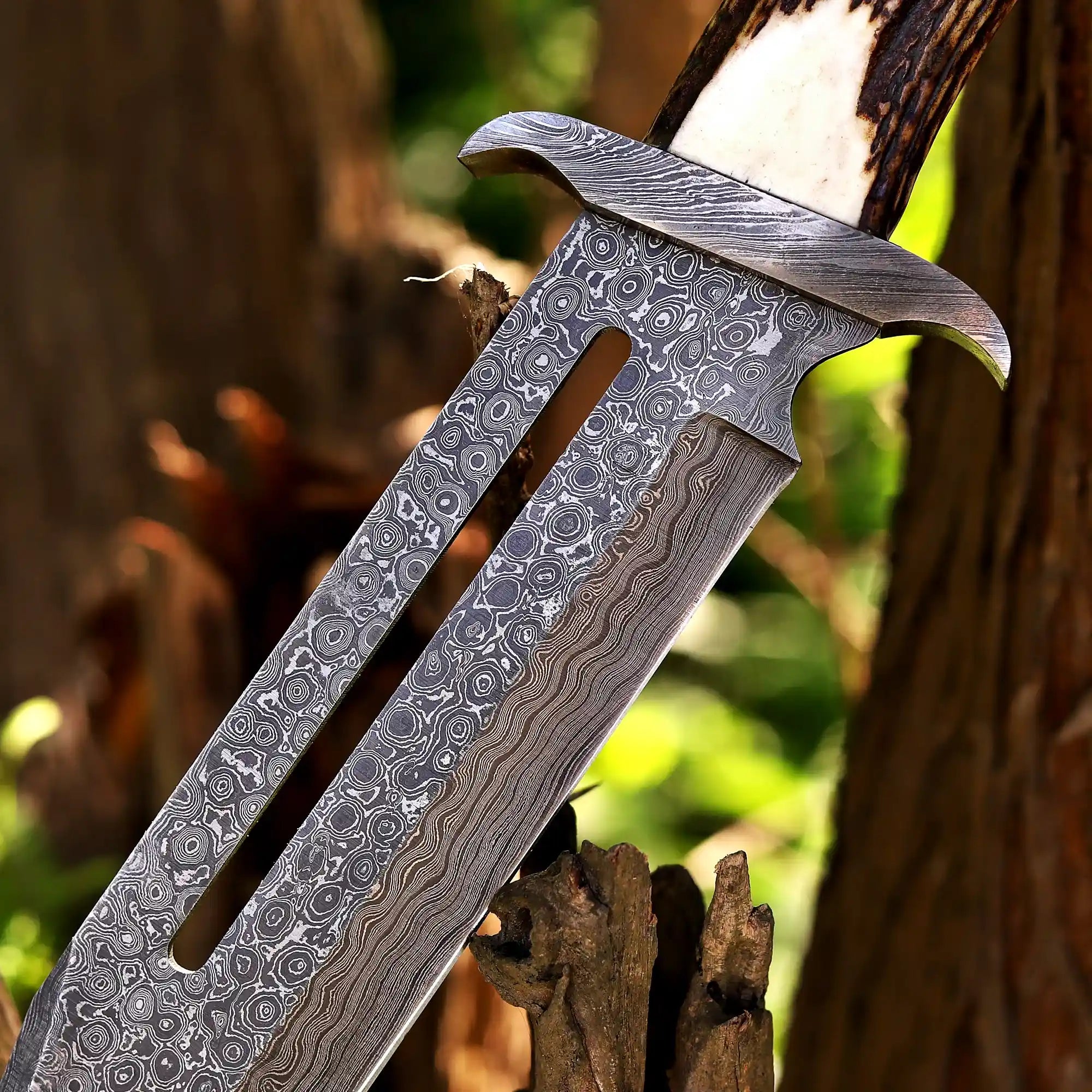 closeup of Damascus raindrop pattern bowie knife