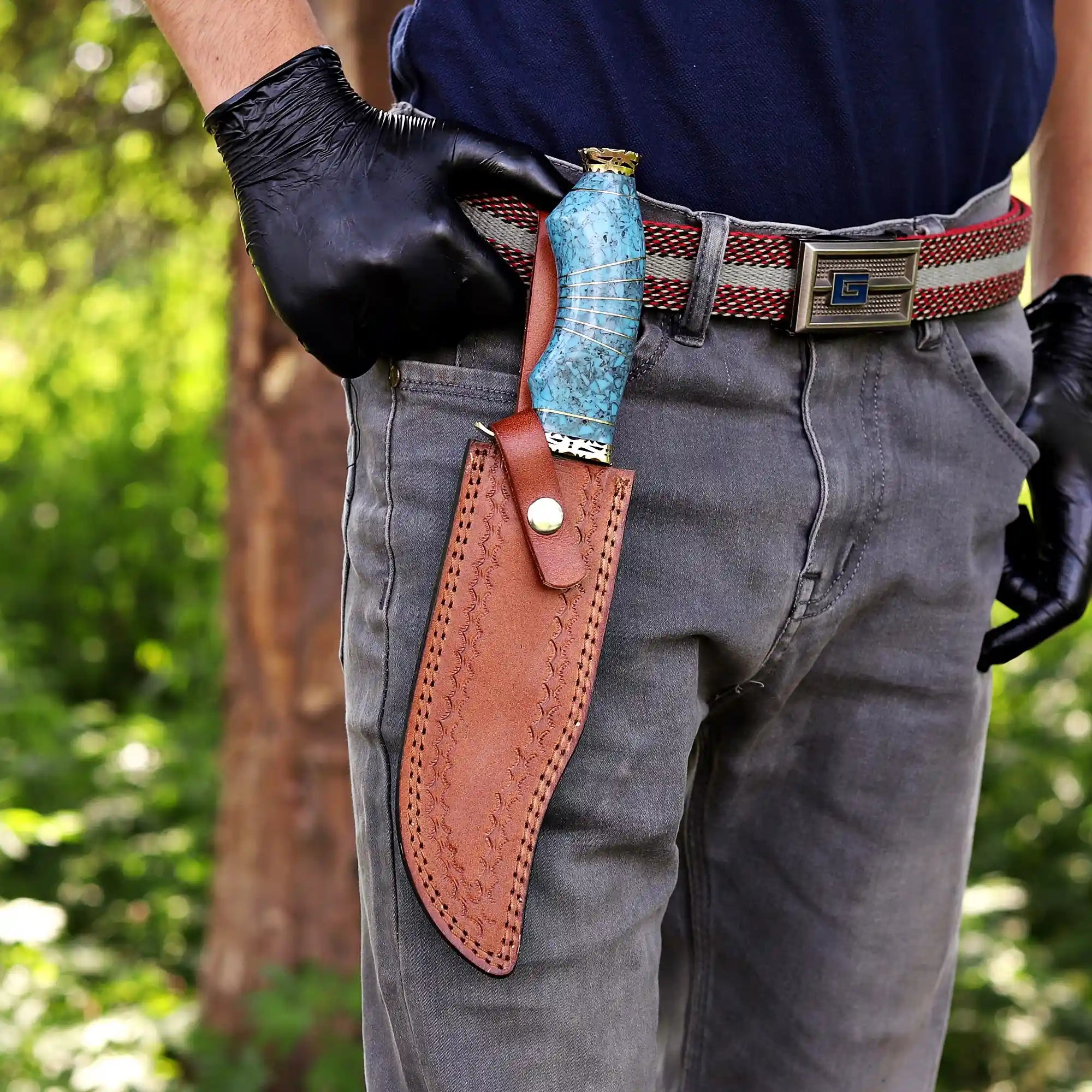Fixed blade Damascus steel knife with leather sheath