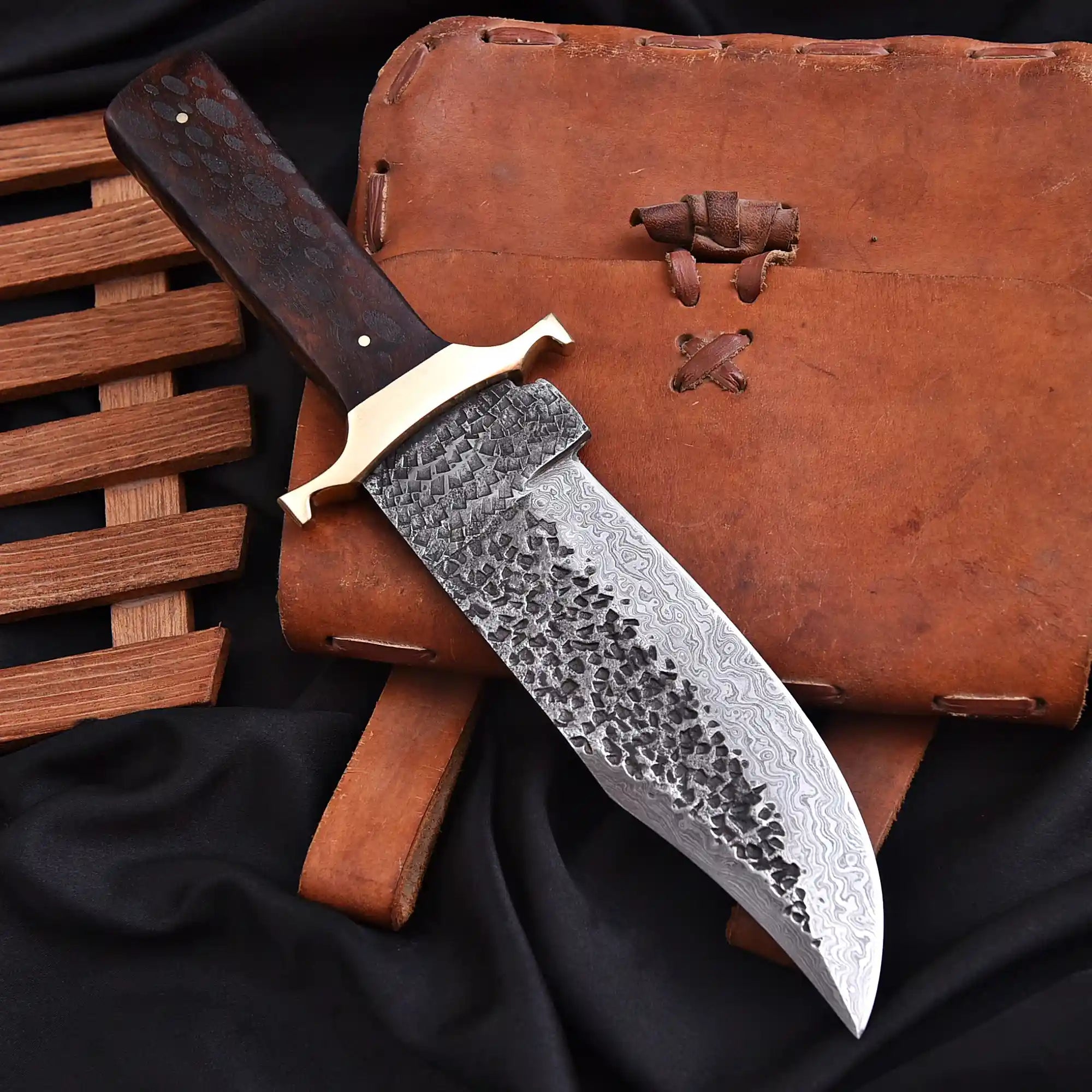 Rain-drop Damascus steel hunting knife with brass bolster