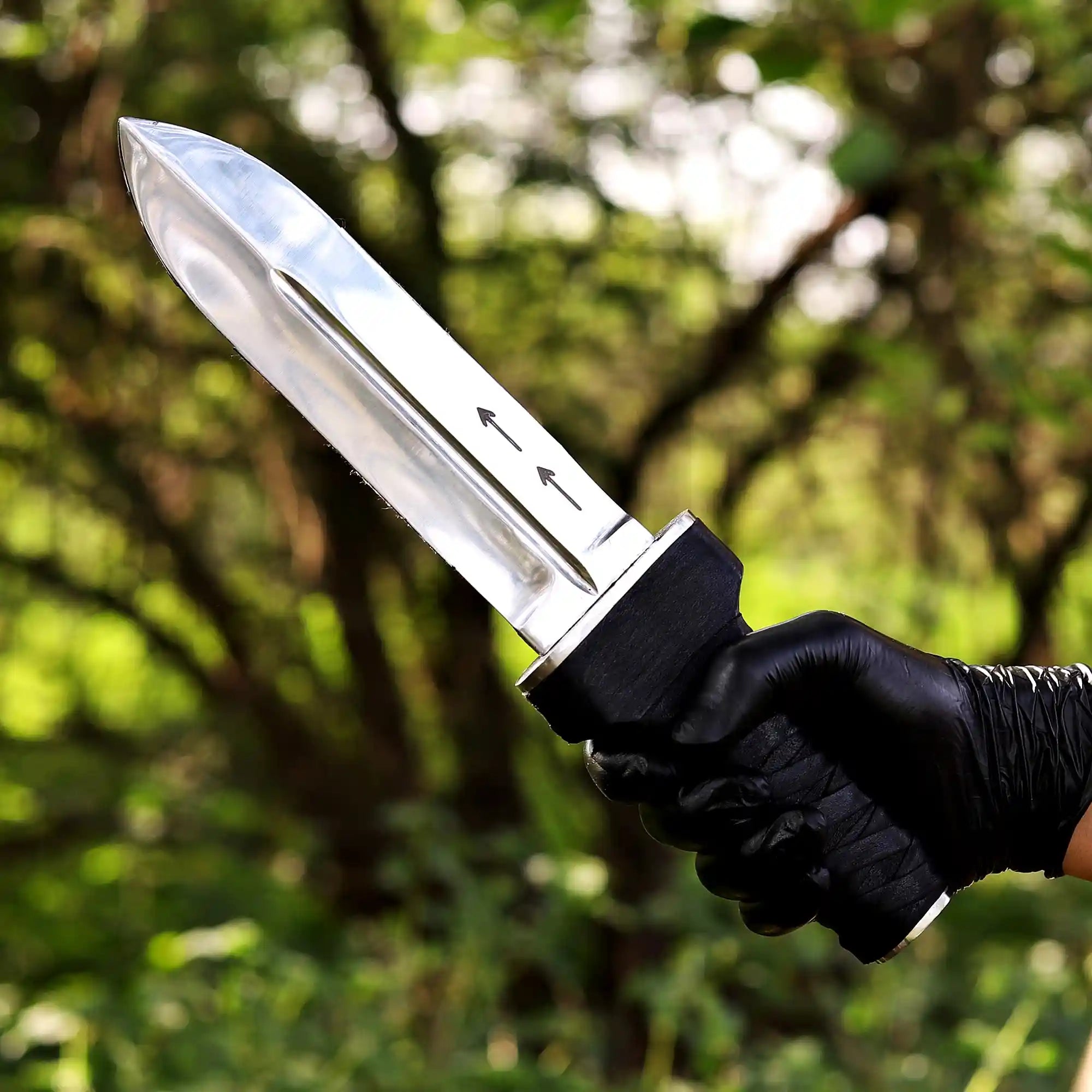 Premium collector dagger with leather wrapped grip